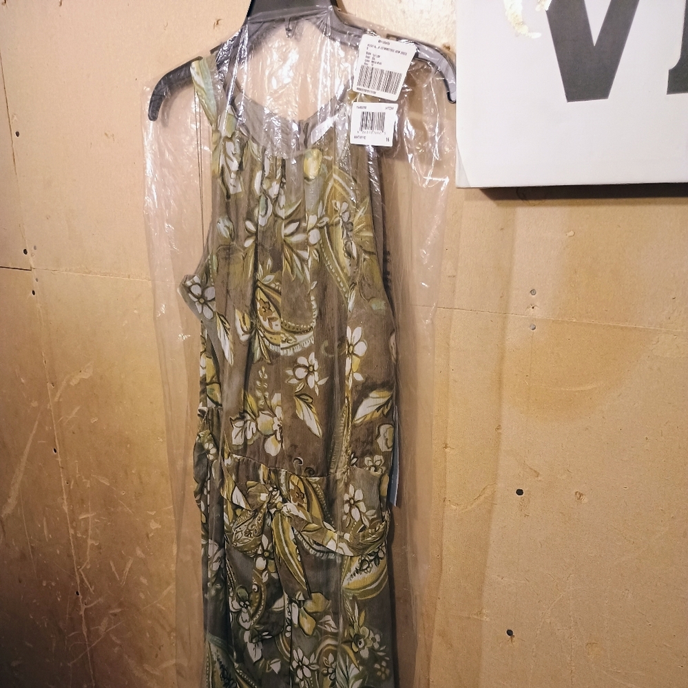 London Times Green Floral Maxi Dress NWT! size 16